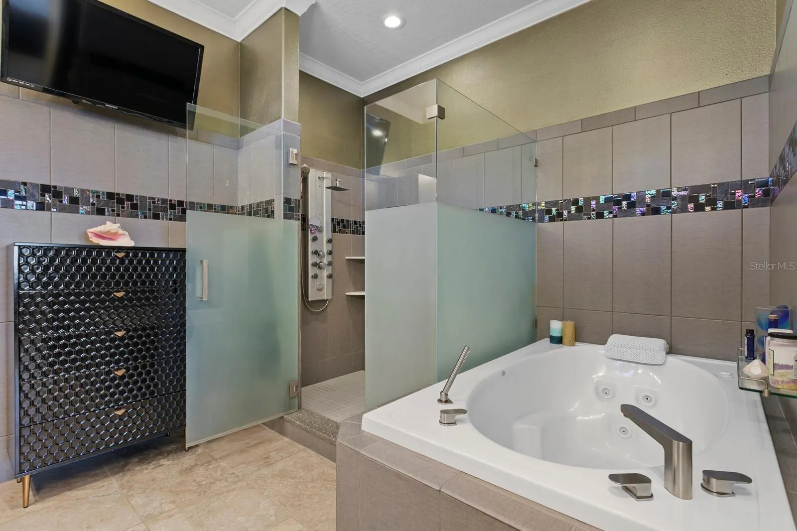 1632 SEA BREEZE DR