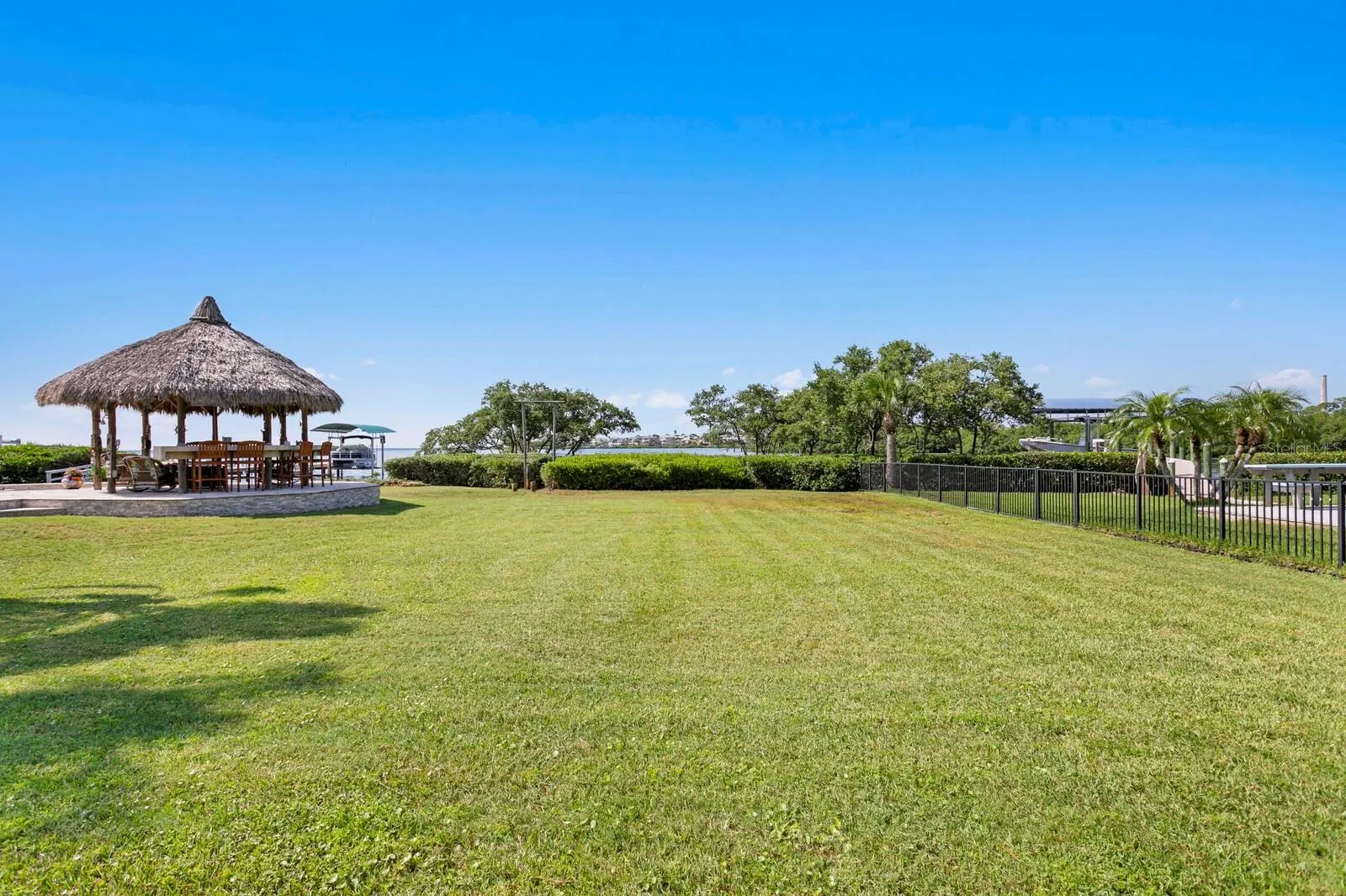 1632 SEA BREEZE DR