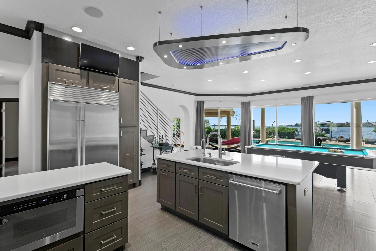 1632 SEA BREEZE DR