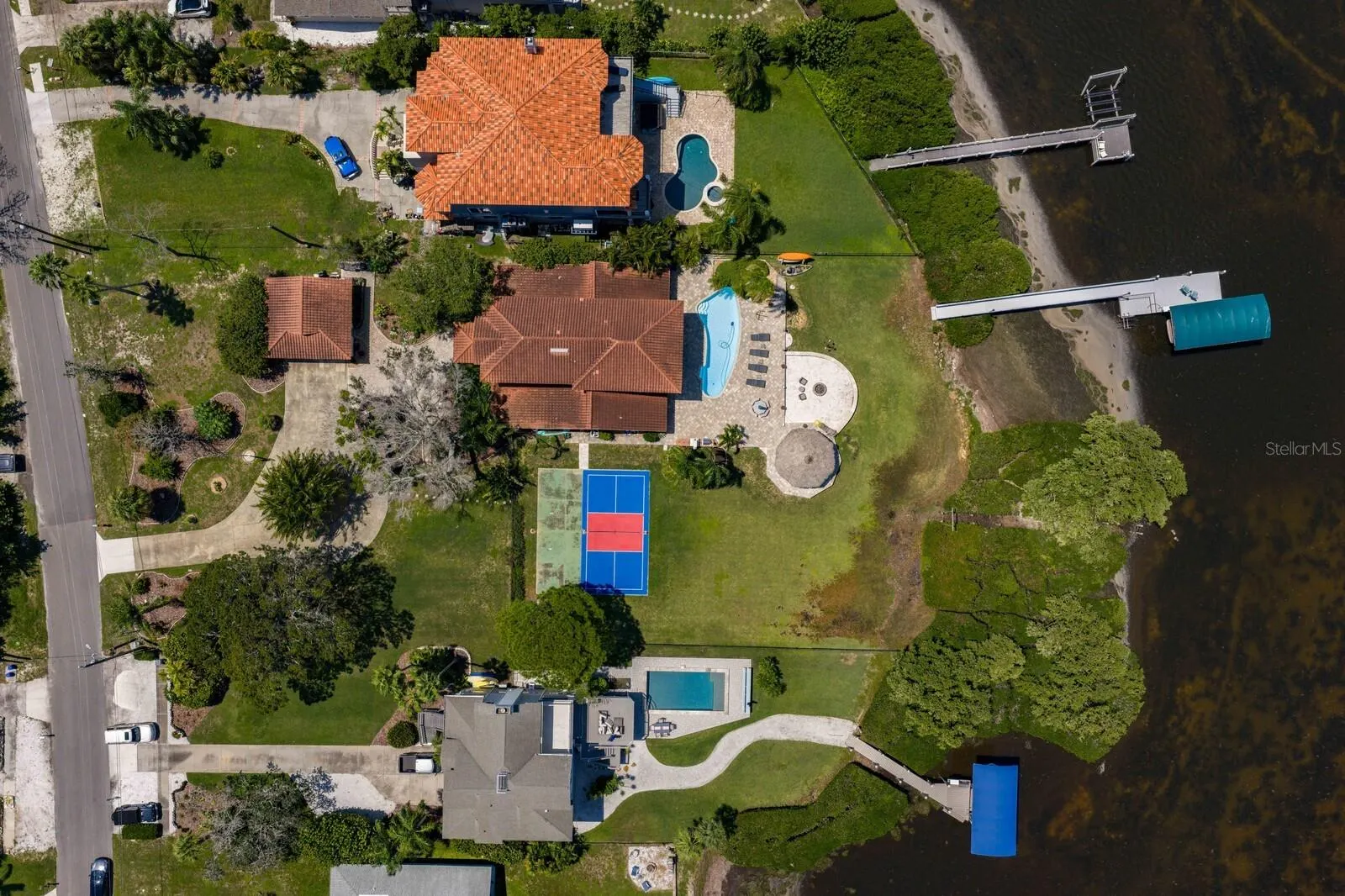 1632 SEA BREEZE DR
