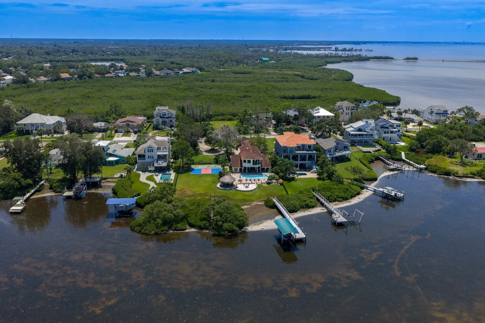 1632 SEA BREEZE DR