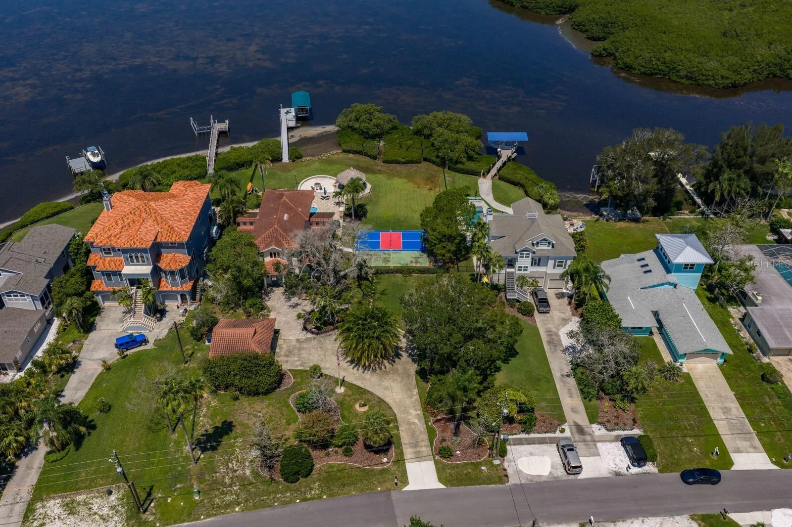 1632 SEA BREEZE DR