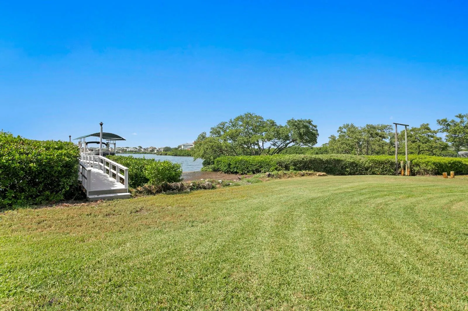 1632 SEA BREEZE DR