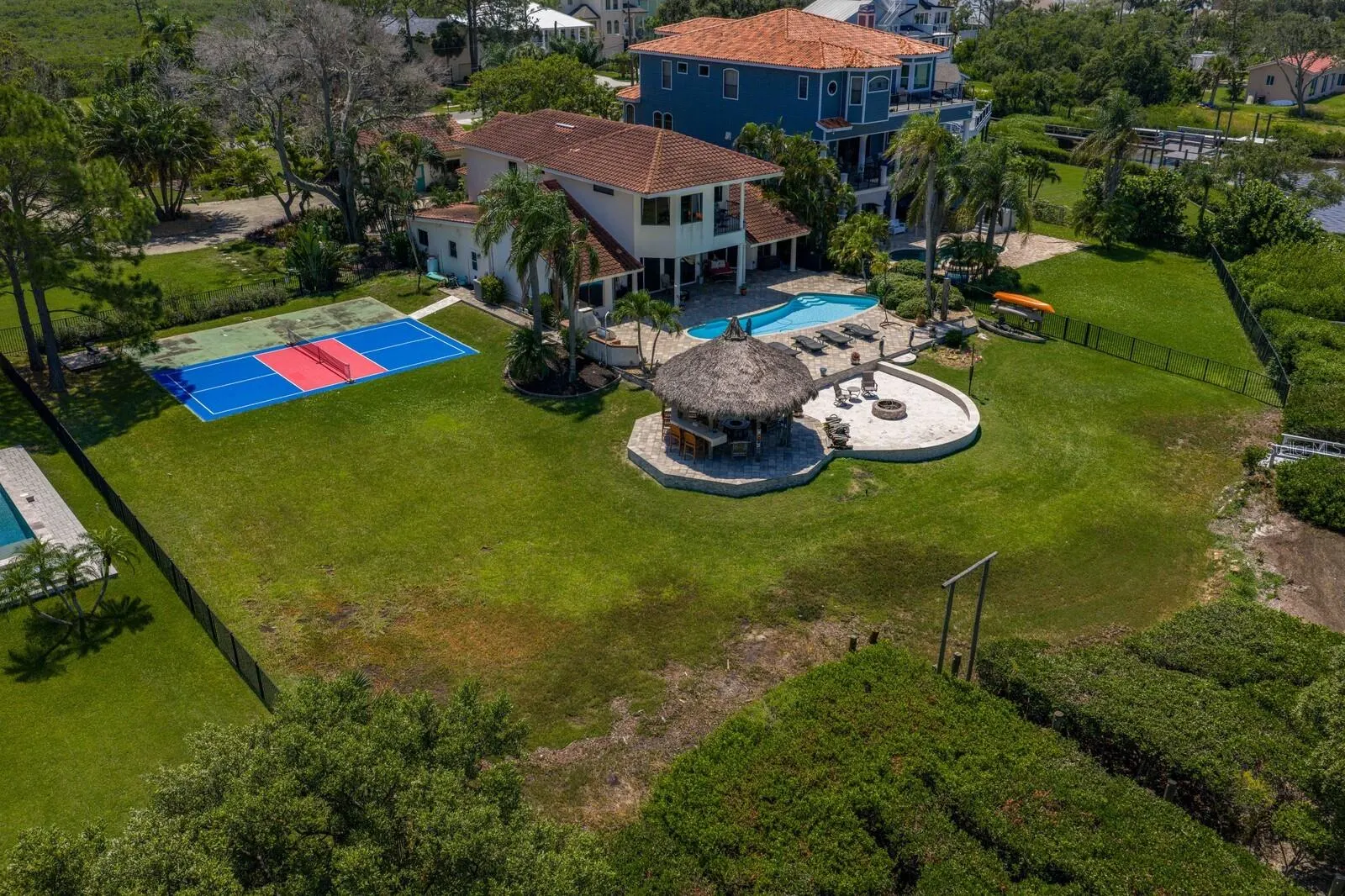 1632 SEA BREEZE DR