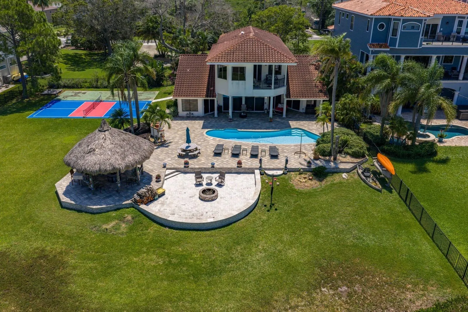 1632 SEA BREEZE DR