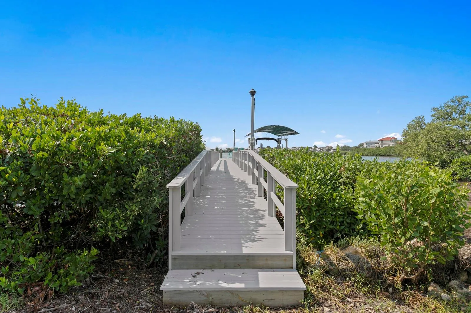 1632 SEA BREEZE DR