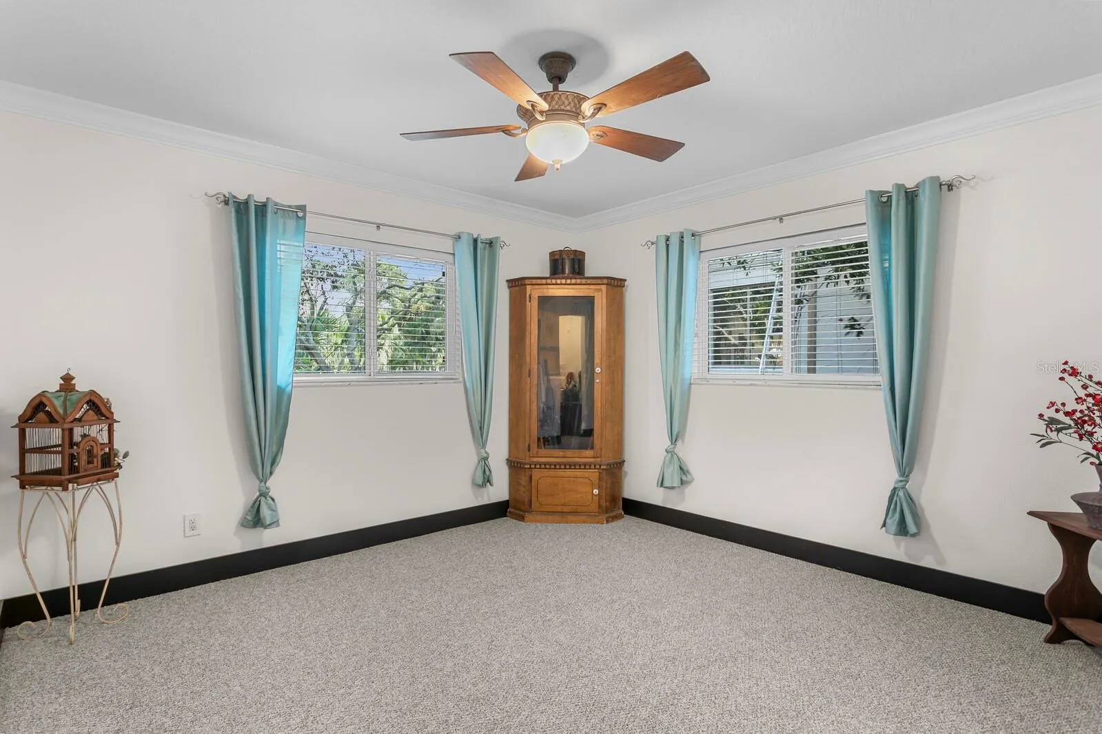 1632 SEA BREEZE DR