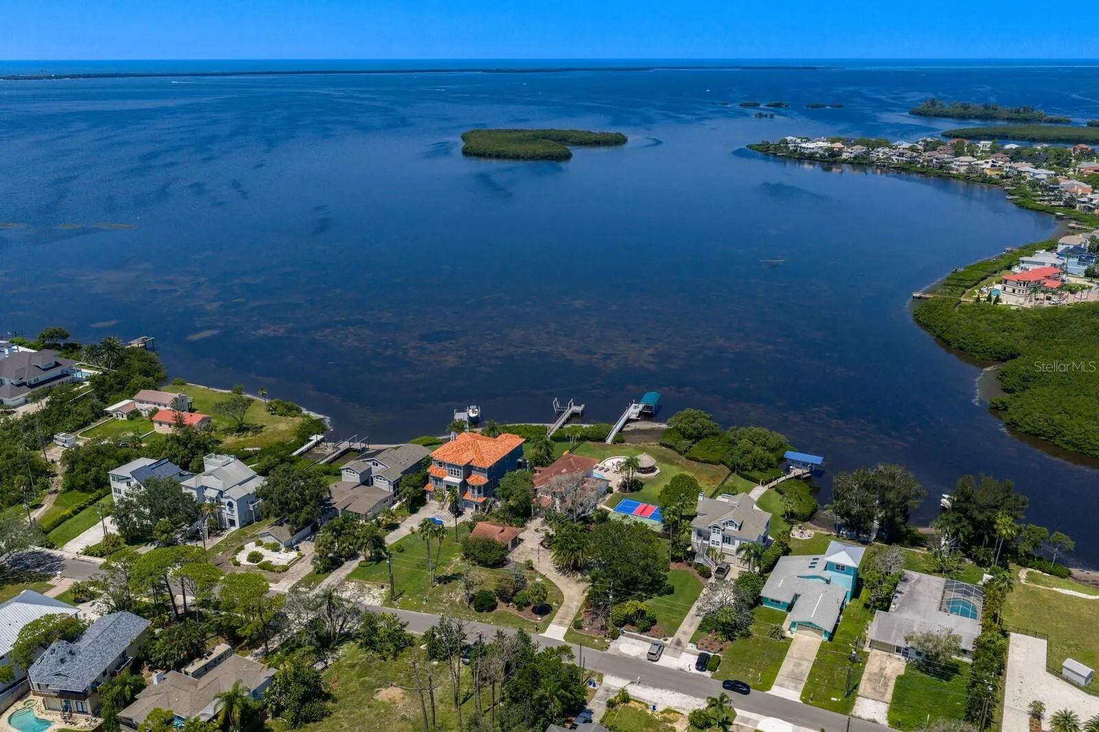 1632 SEA BREEZE DR