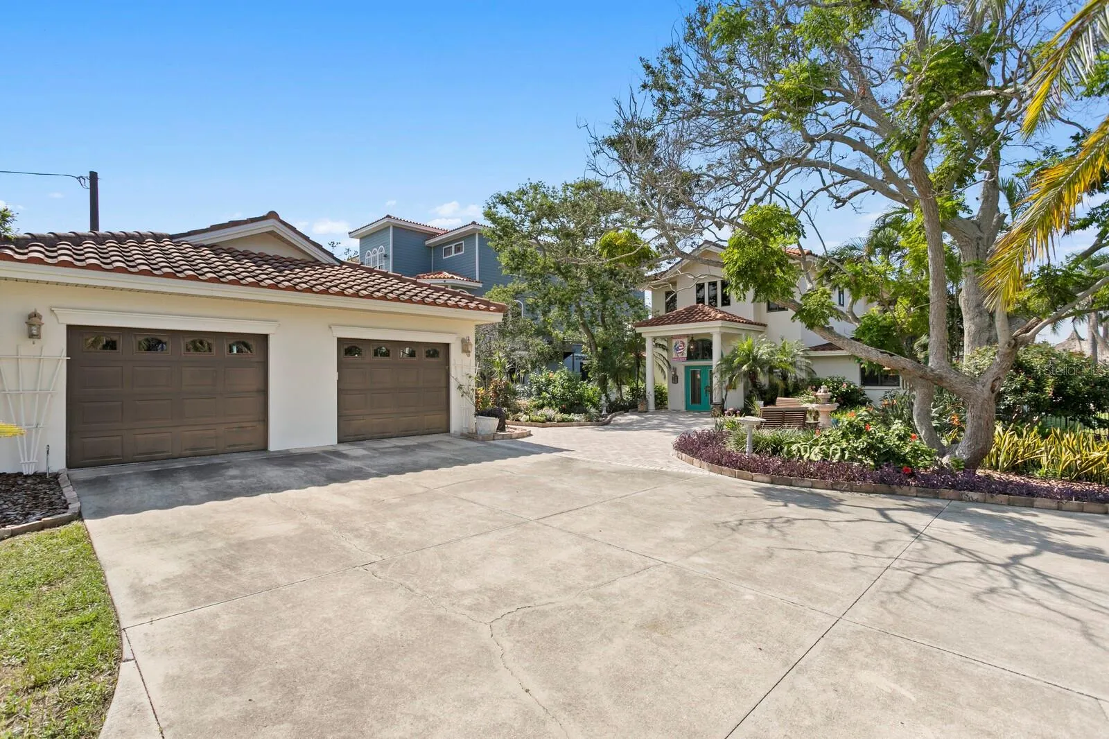 1632 SEA BREEZE DR