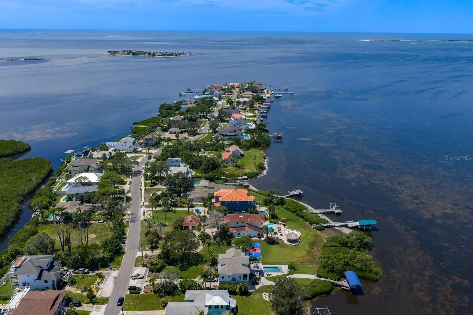1632 SEA BREEZE DR