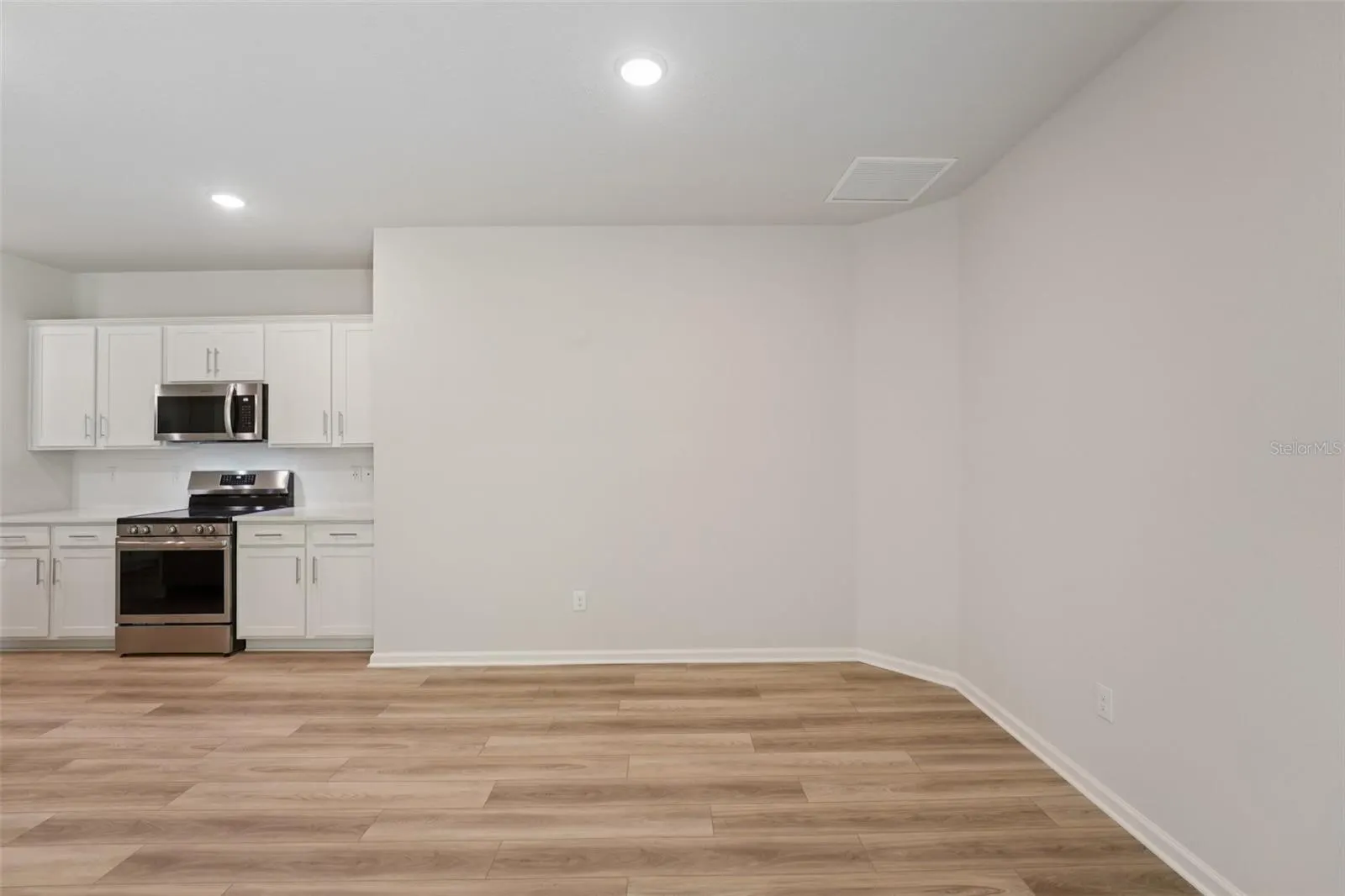 46 POPLAR DR