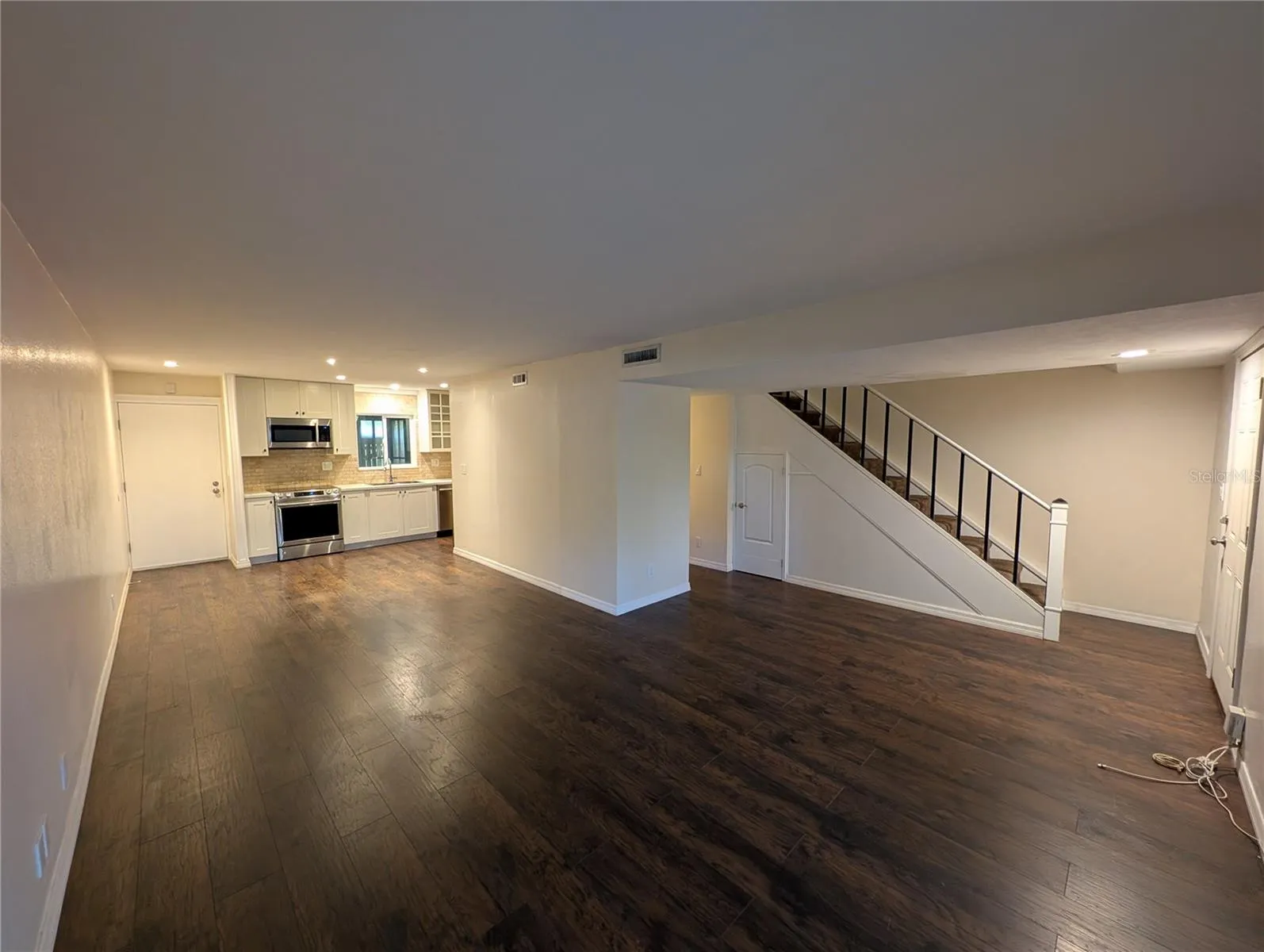 8710 PLUM LN