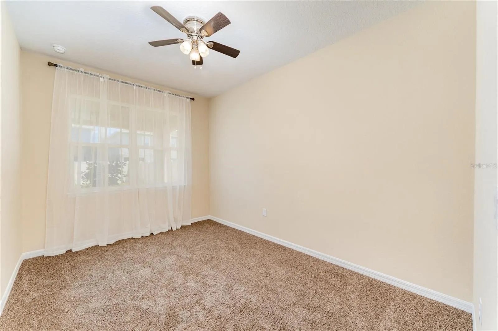 392 SUMMER SQUALL RD