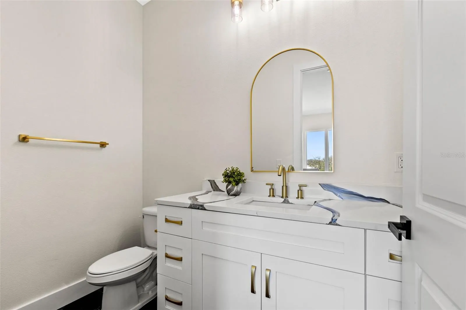 121 E WARREN AVE #1, #1