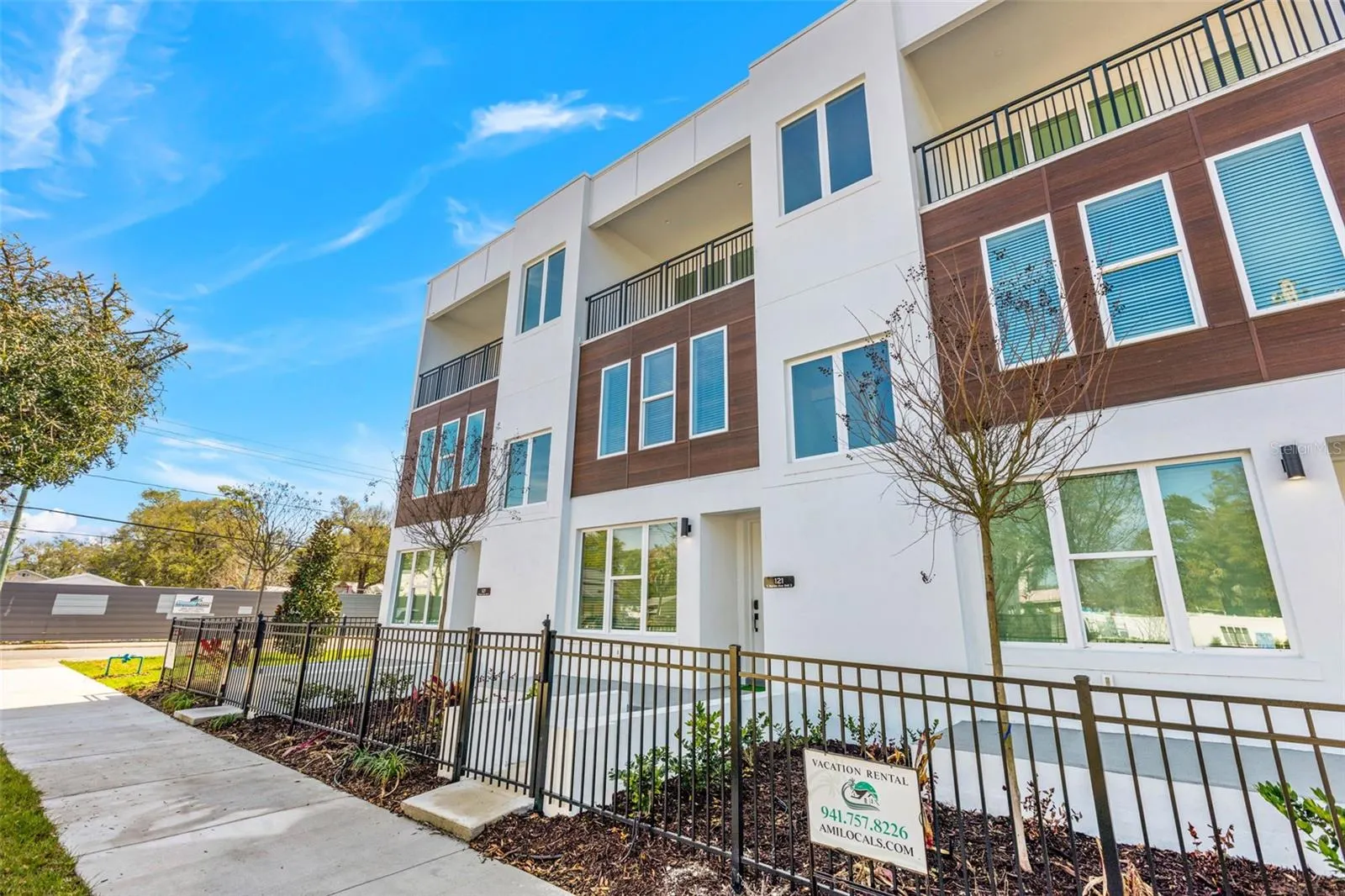 121 E WARREN AVE #1, #1