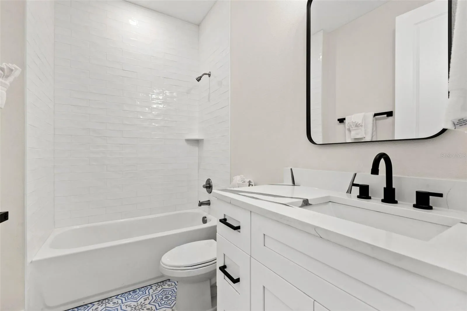 121 E WARREN AVE #1, #1