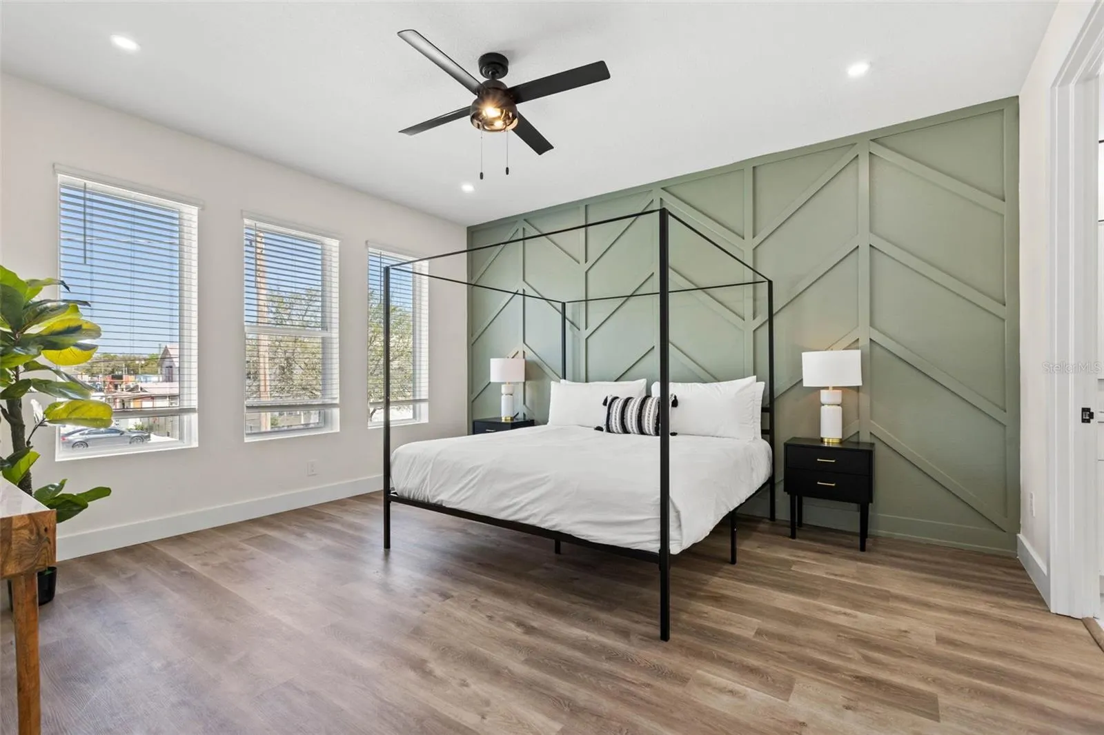121 E WARREN AVE #1, #1