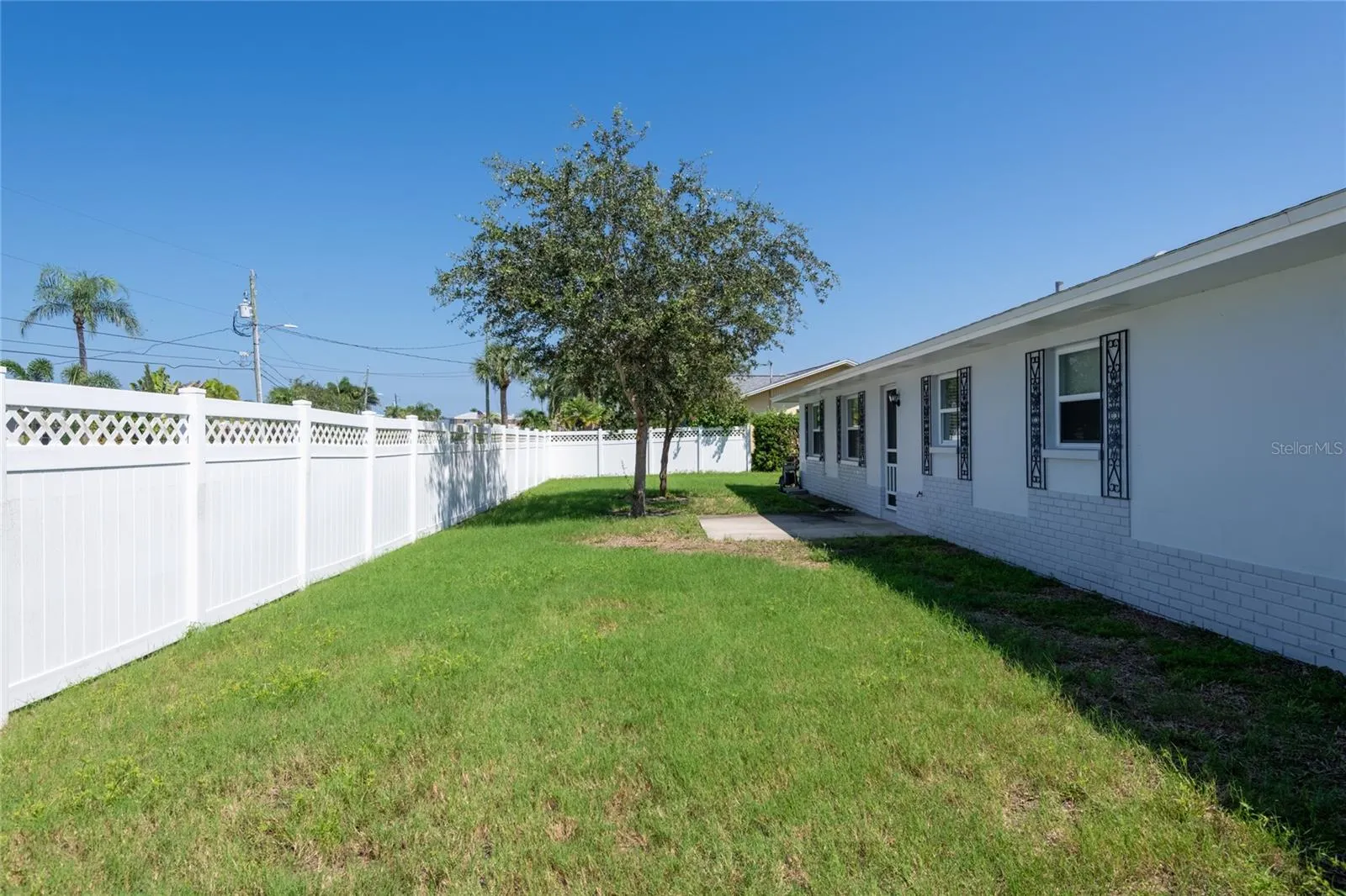 2276 CAROLYN DR