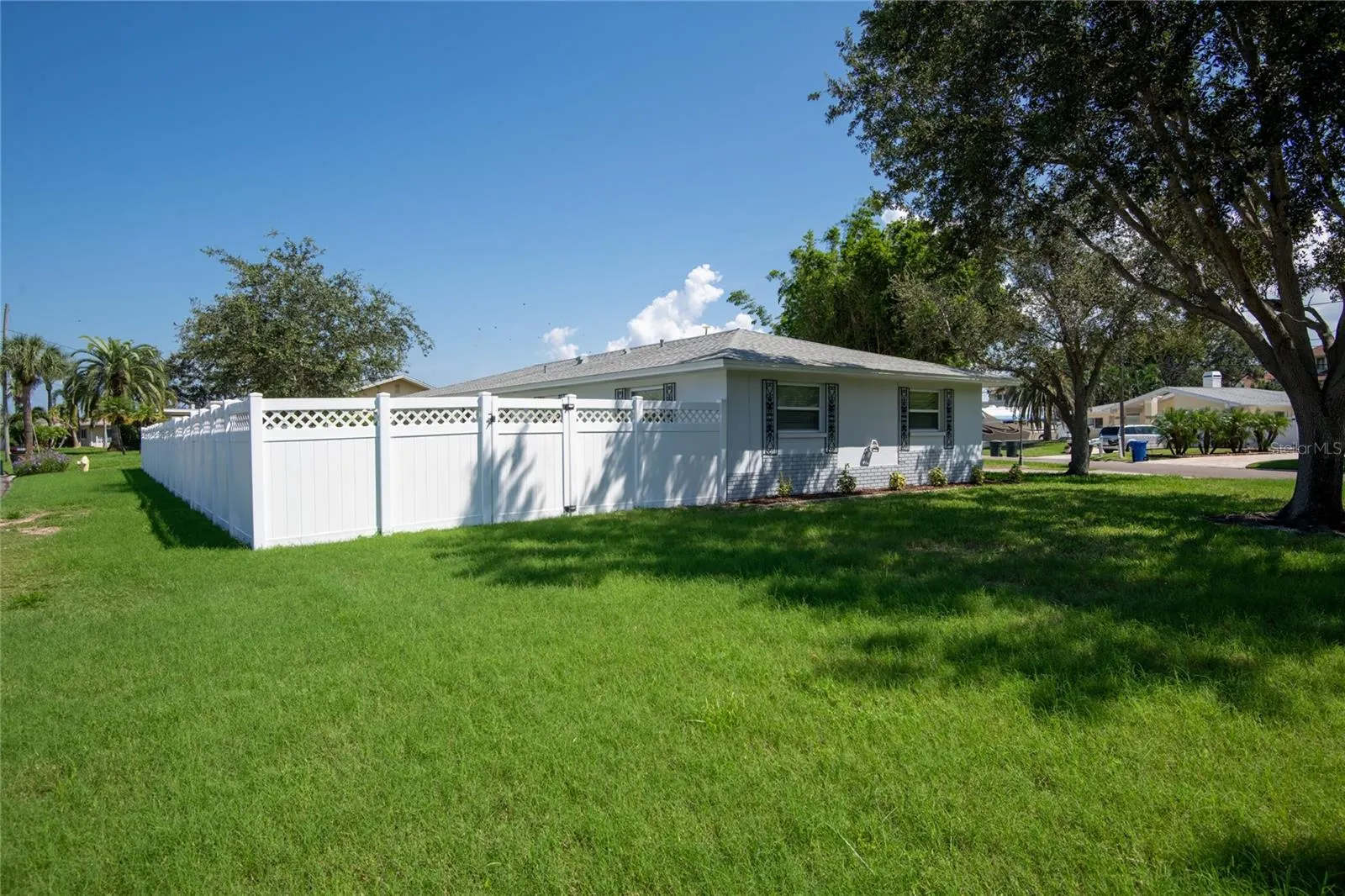 2276 CAROLYN DR