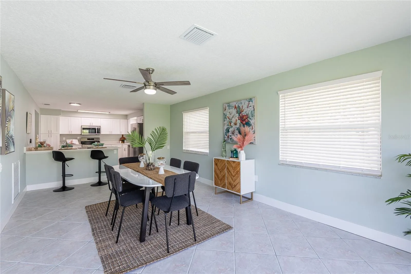 2276 CAROLYN DR