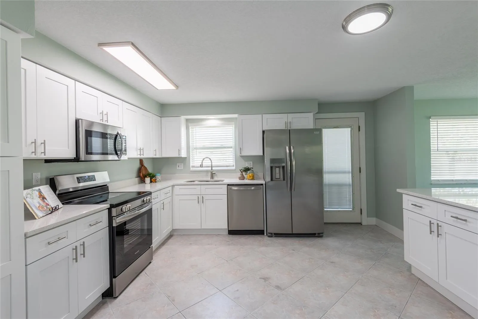 2276 CAROLYN DR