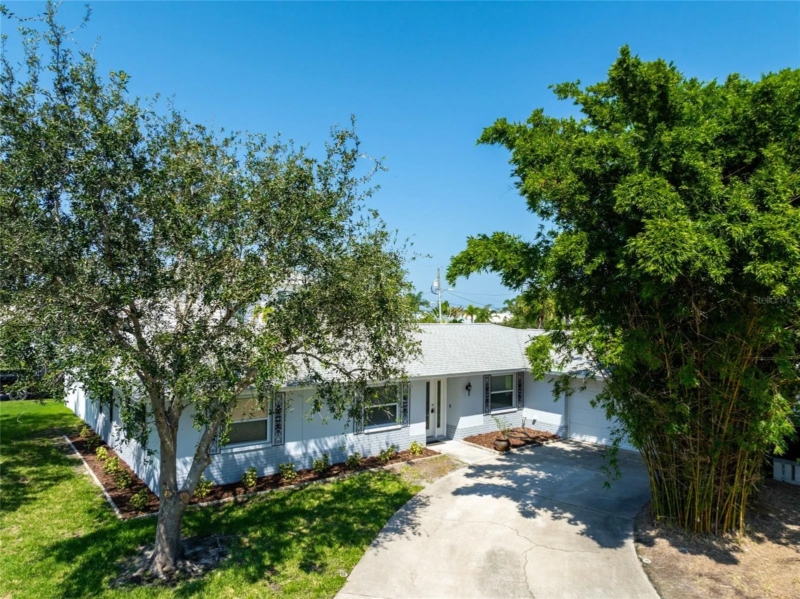 2276 CAROLYN DR