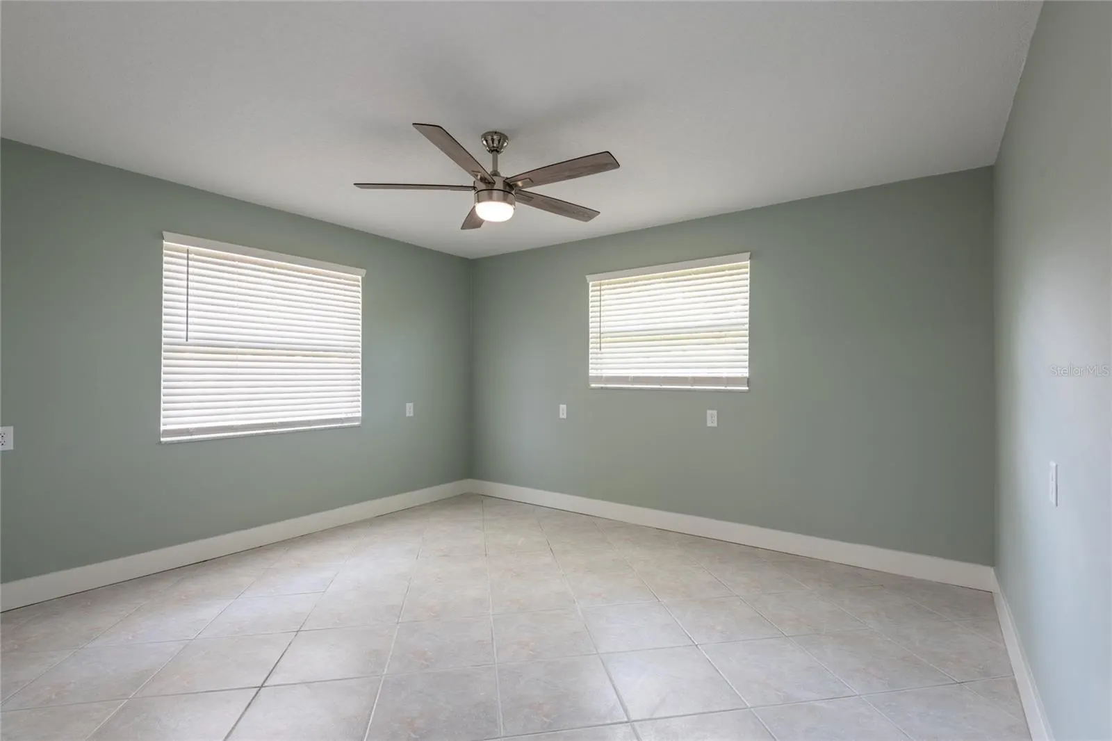 2276 CAROLYN DR