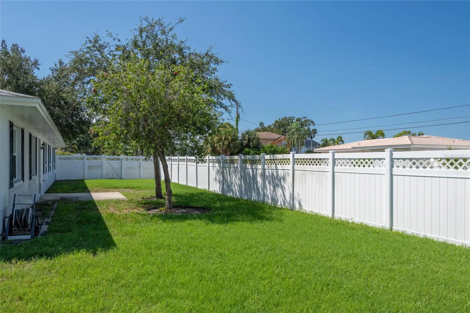 2276 CAROLYN DR