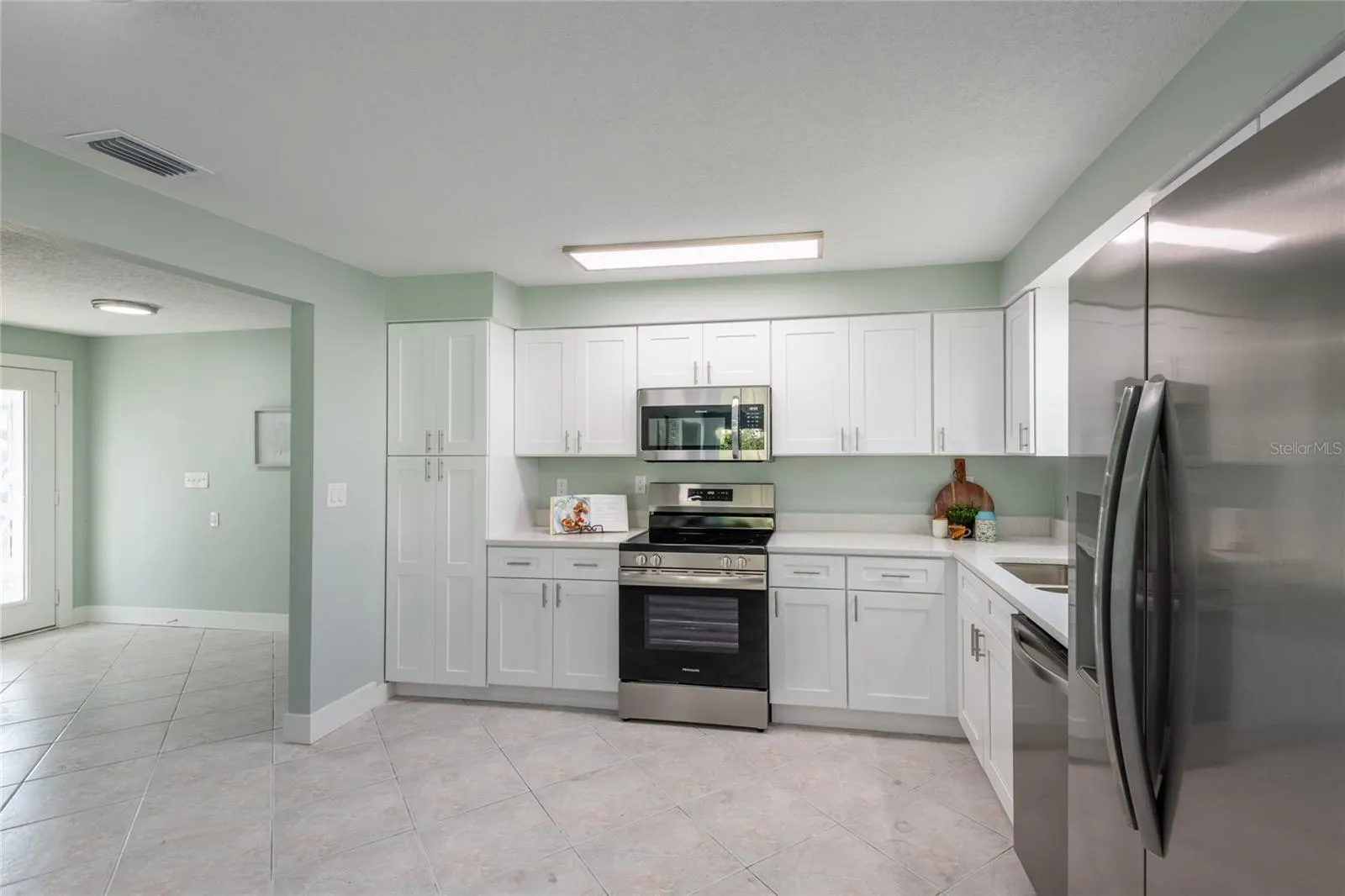 2276 CAROLYN DR