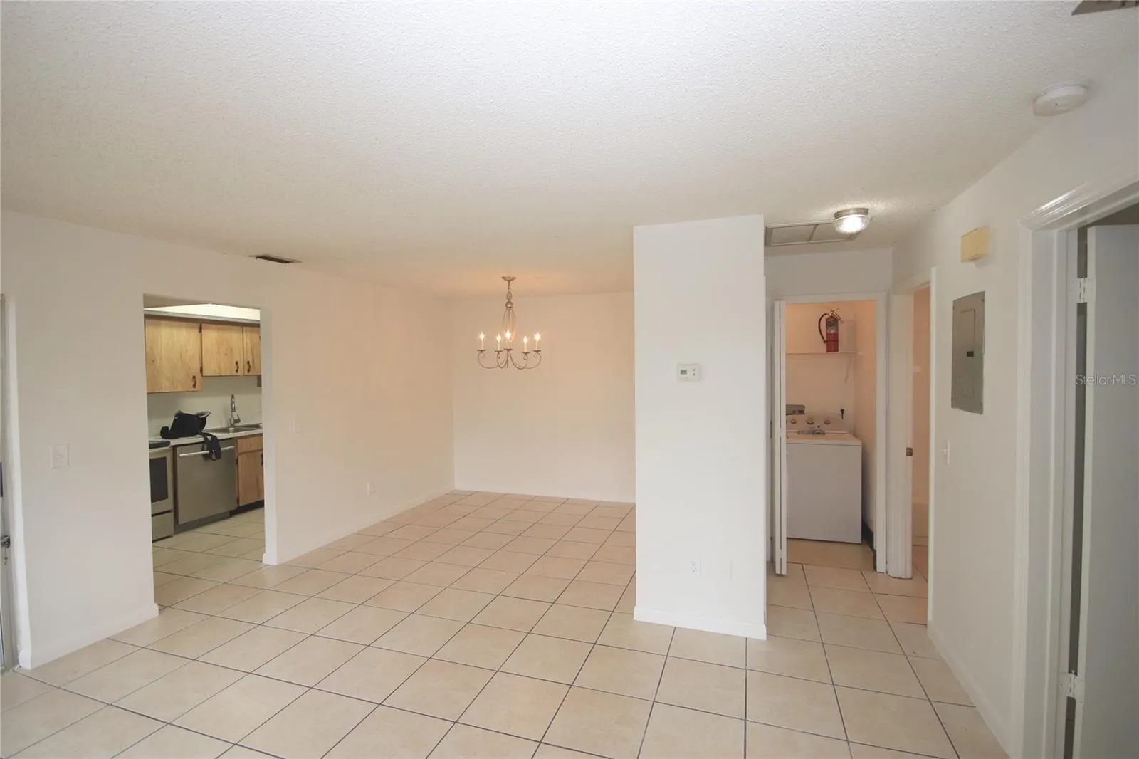 3249 BLOOMINGDALE VILLAS CT