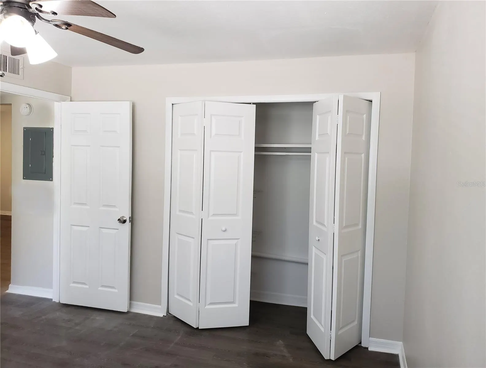 3206 W AZEELE ST #219, #219