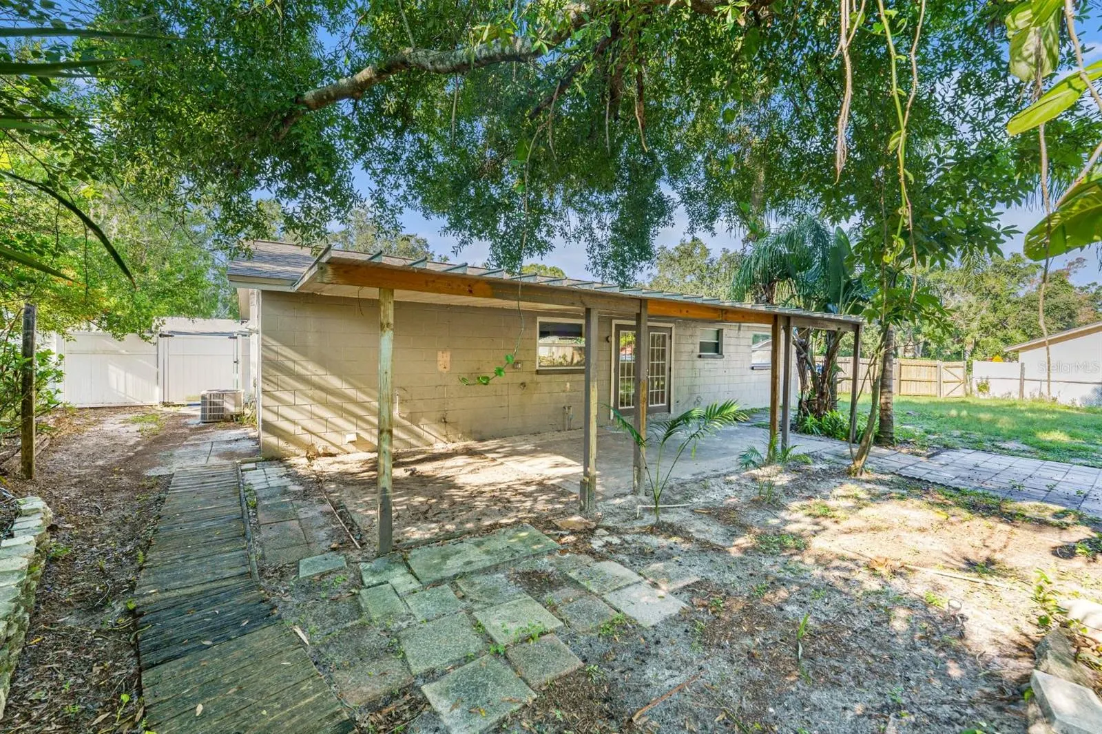 6515 RUNNINGWOODS DR
