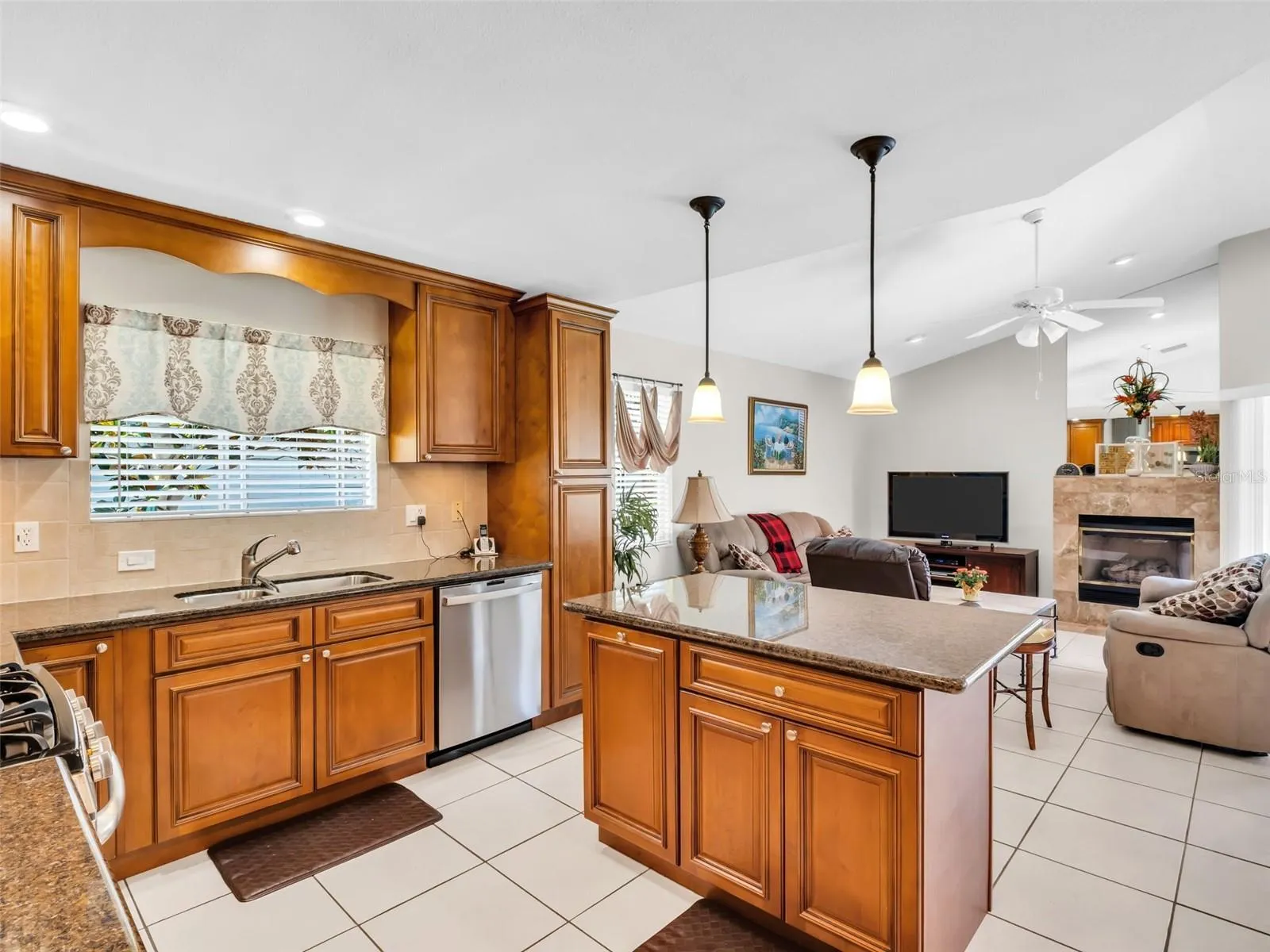 1070 POINTE ALEXIS DR S