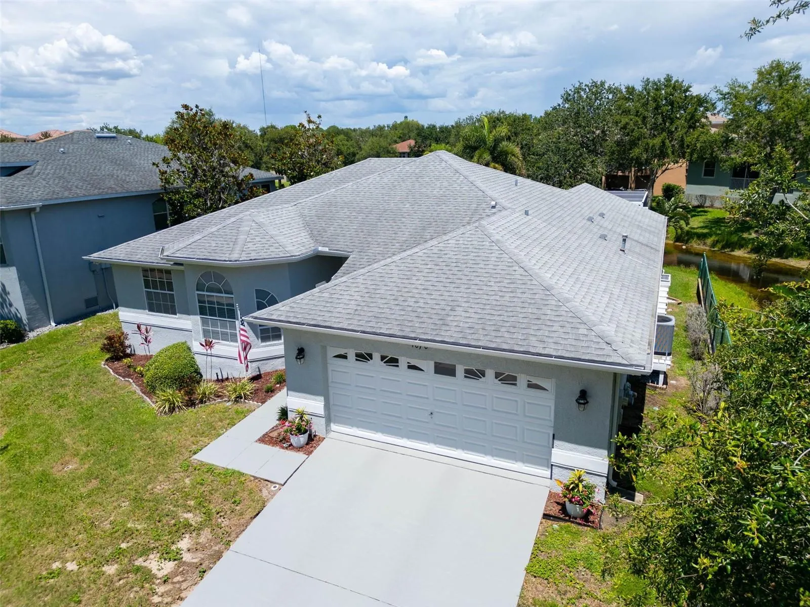 1070 POINTE ALEXIS DR S