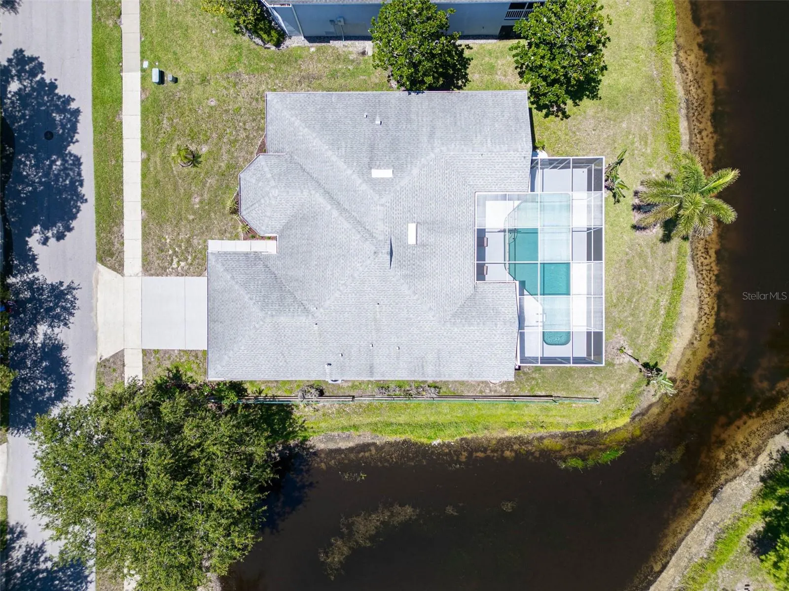 1070 POINTE ALEXIS DR S