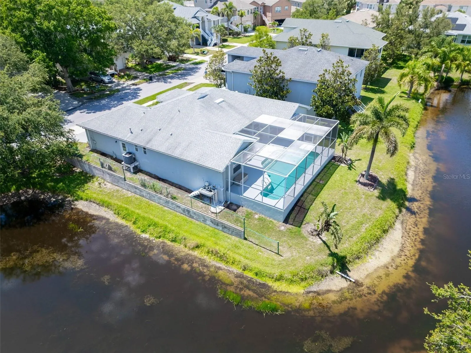 1070 POINTE ALEXIS DR S
