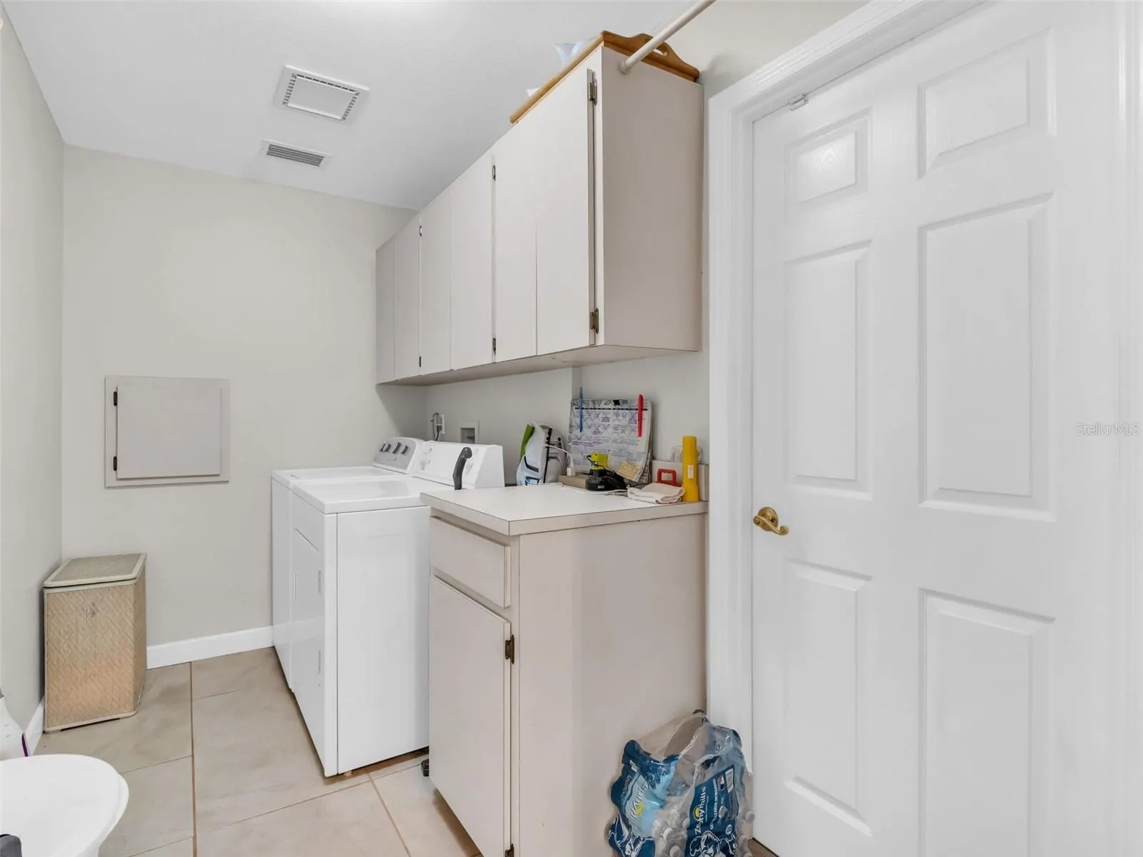 1070 POINTE ALEXIS DR S