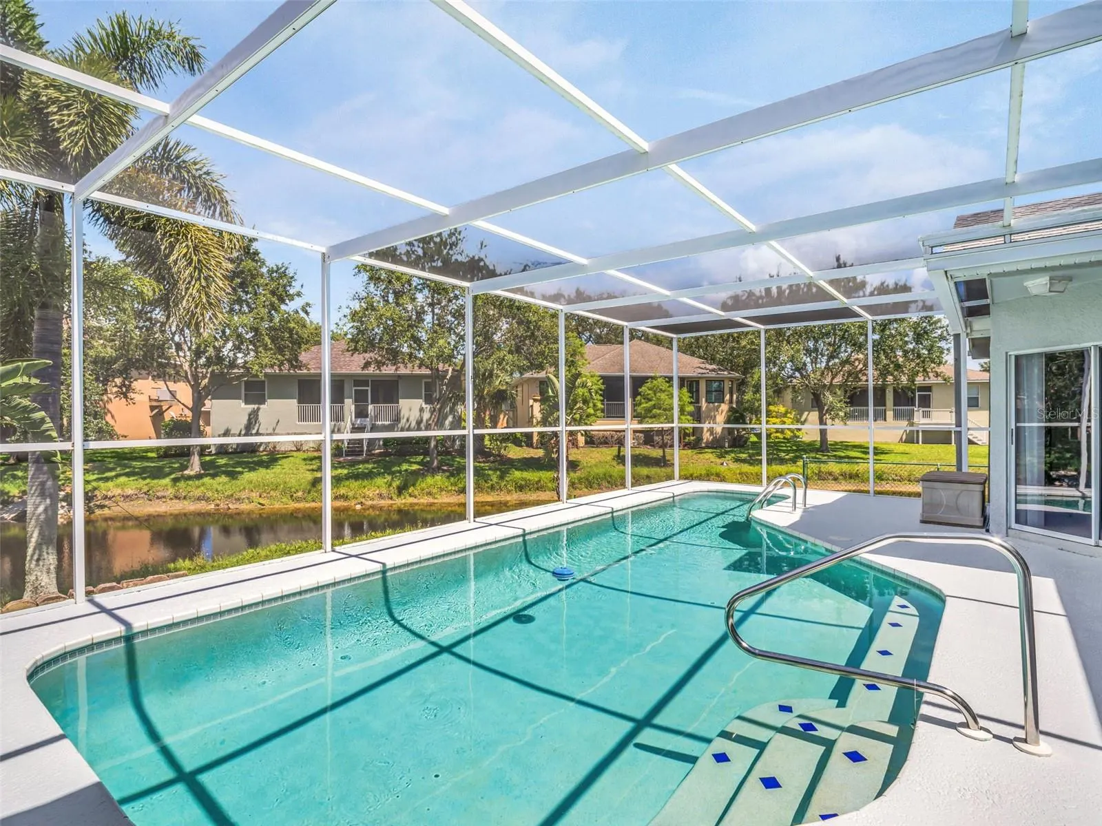 1070 POINTE ALEXIS DR S