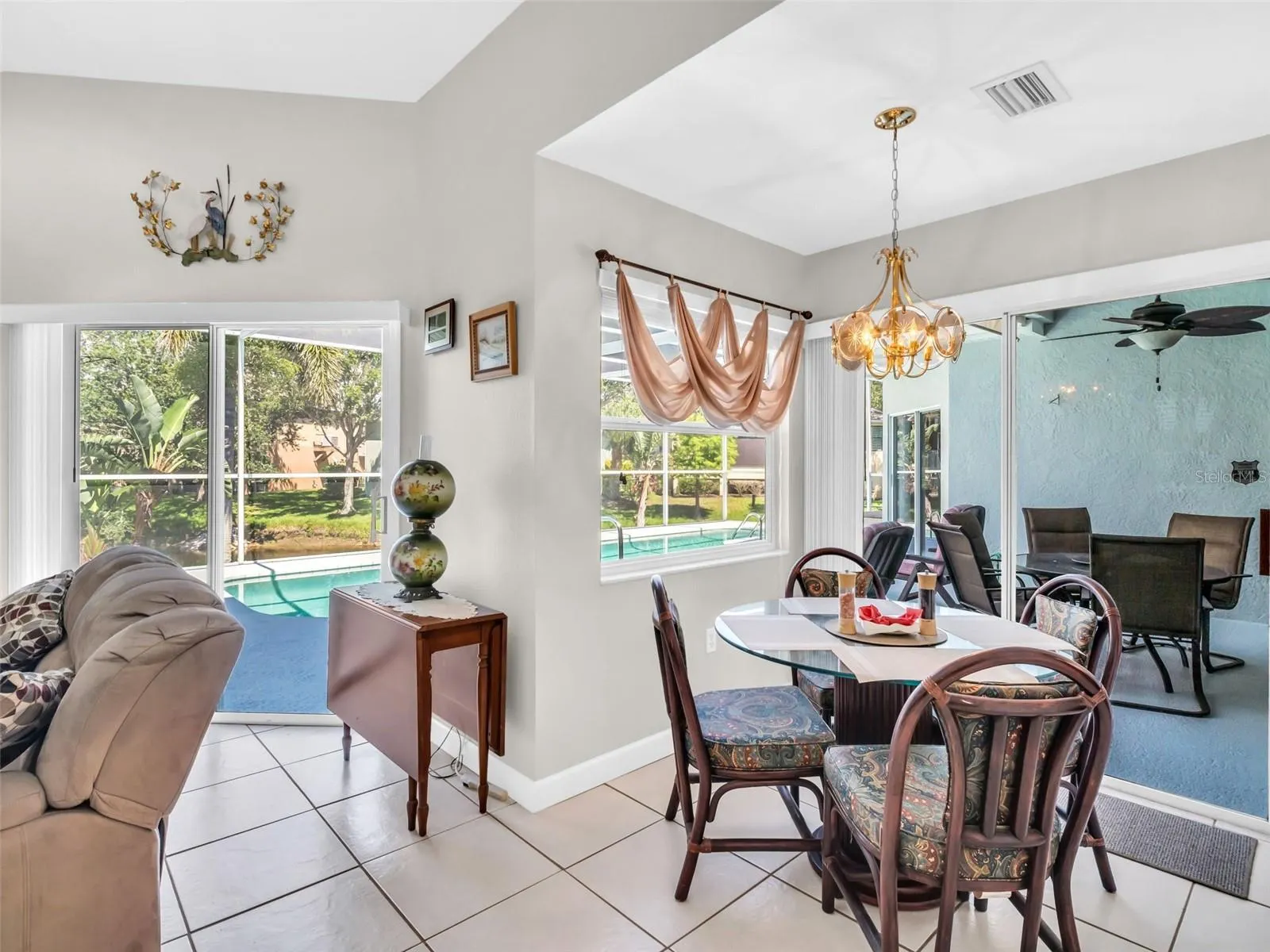 1070 POINTE ALEXIS DR S