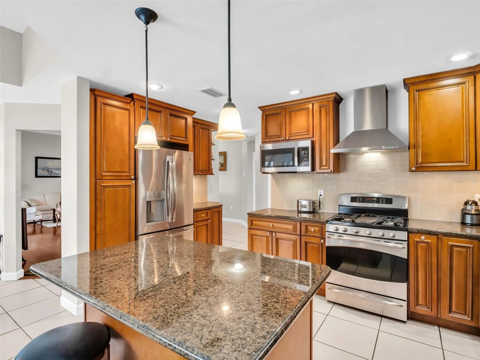 1070 POINTE ALEXIS DR S