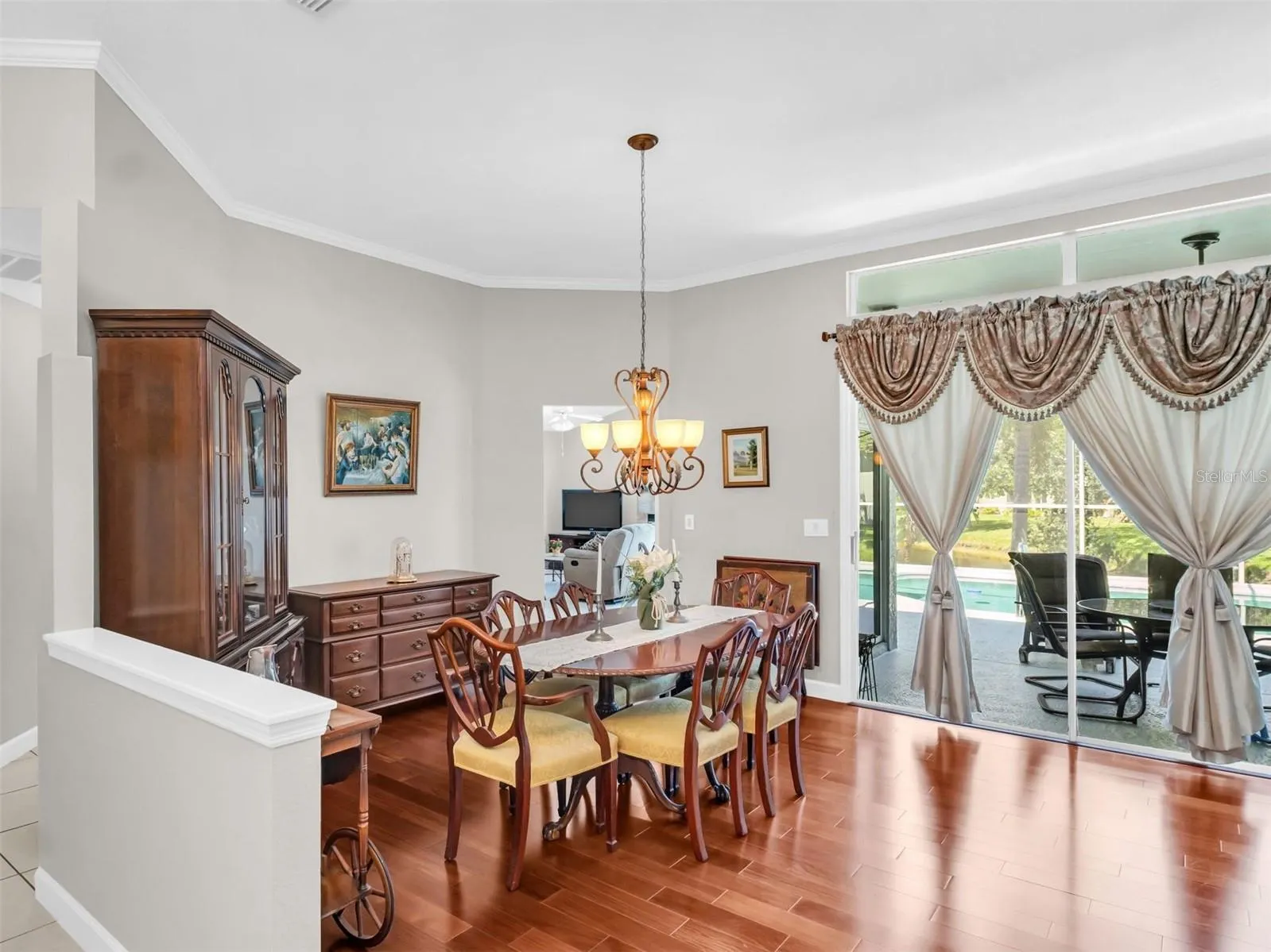 1070 POINTE ALEXIS DR S