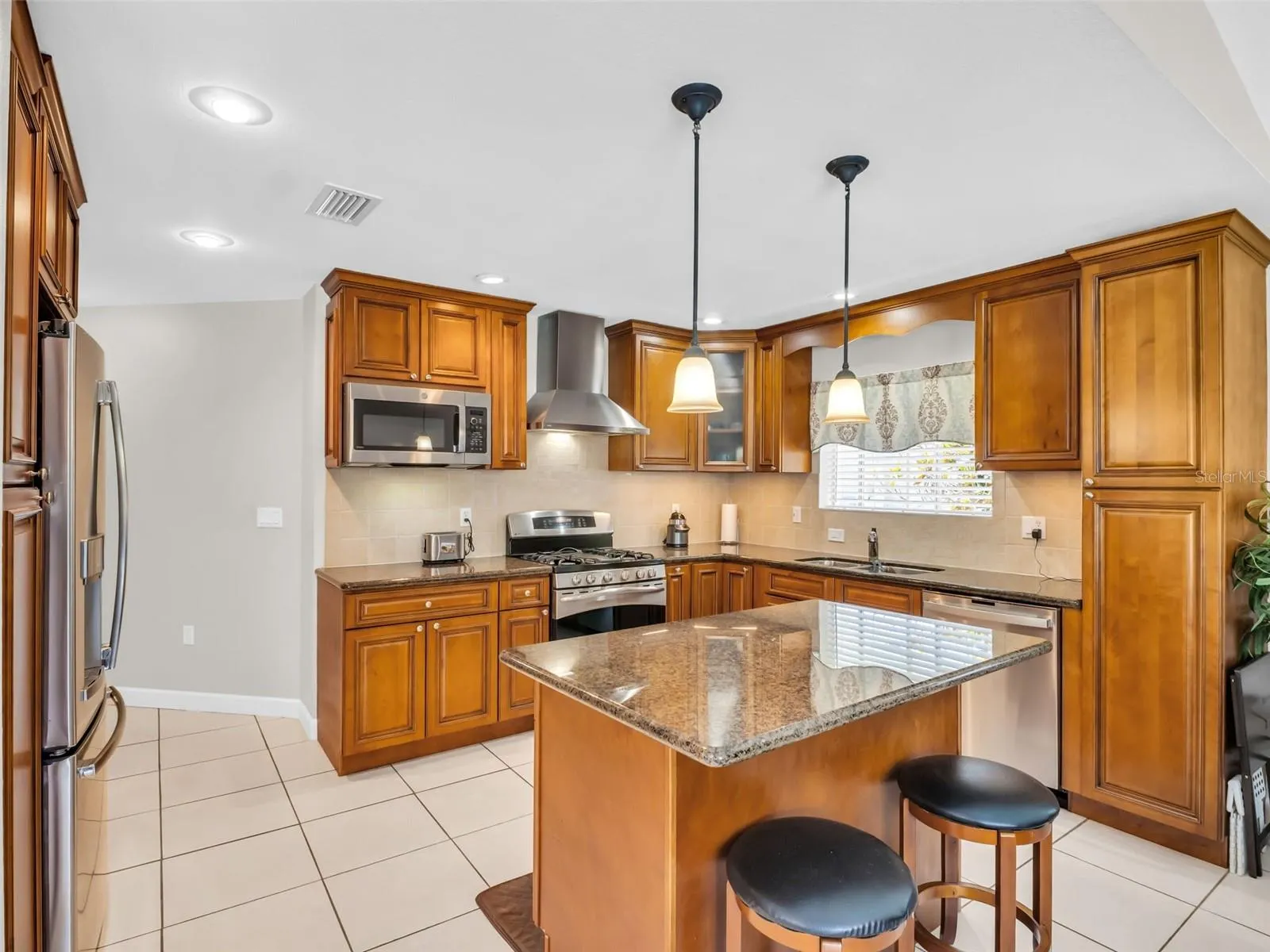 1070 POINTE ALEXIS DR S