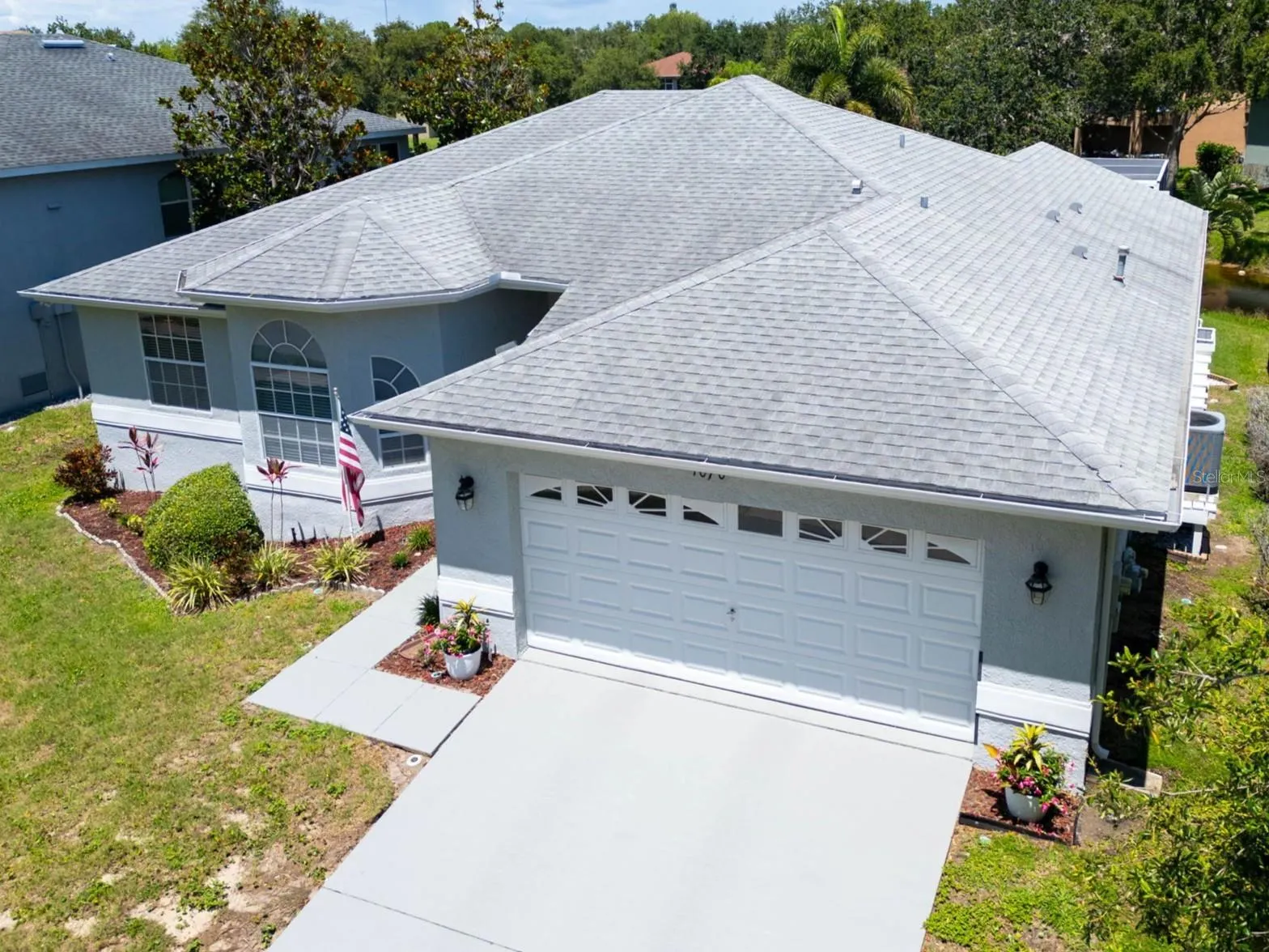 1070 POINTE ALEXIS DR S