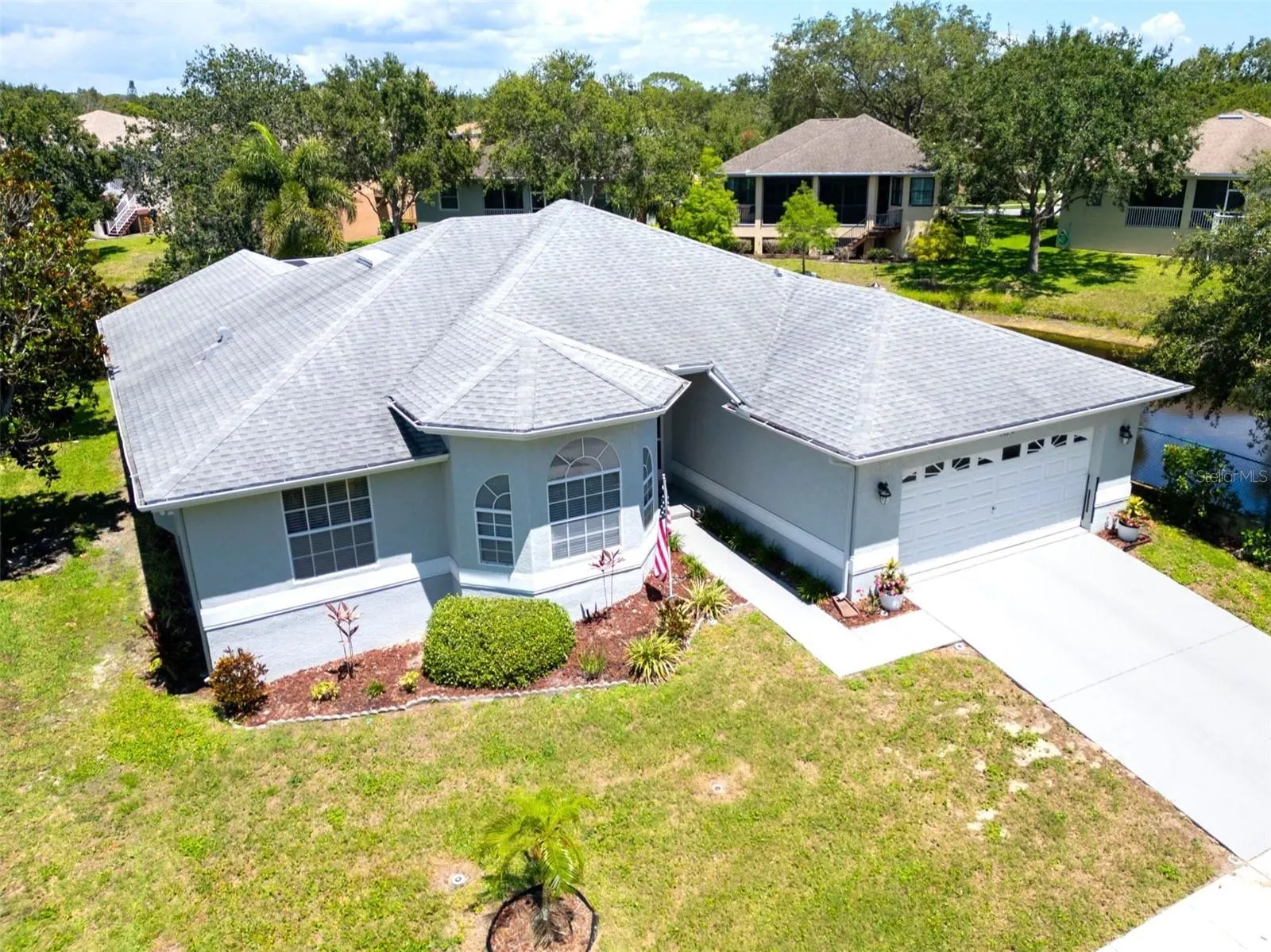 1070 POINTE ALEXIS DR S