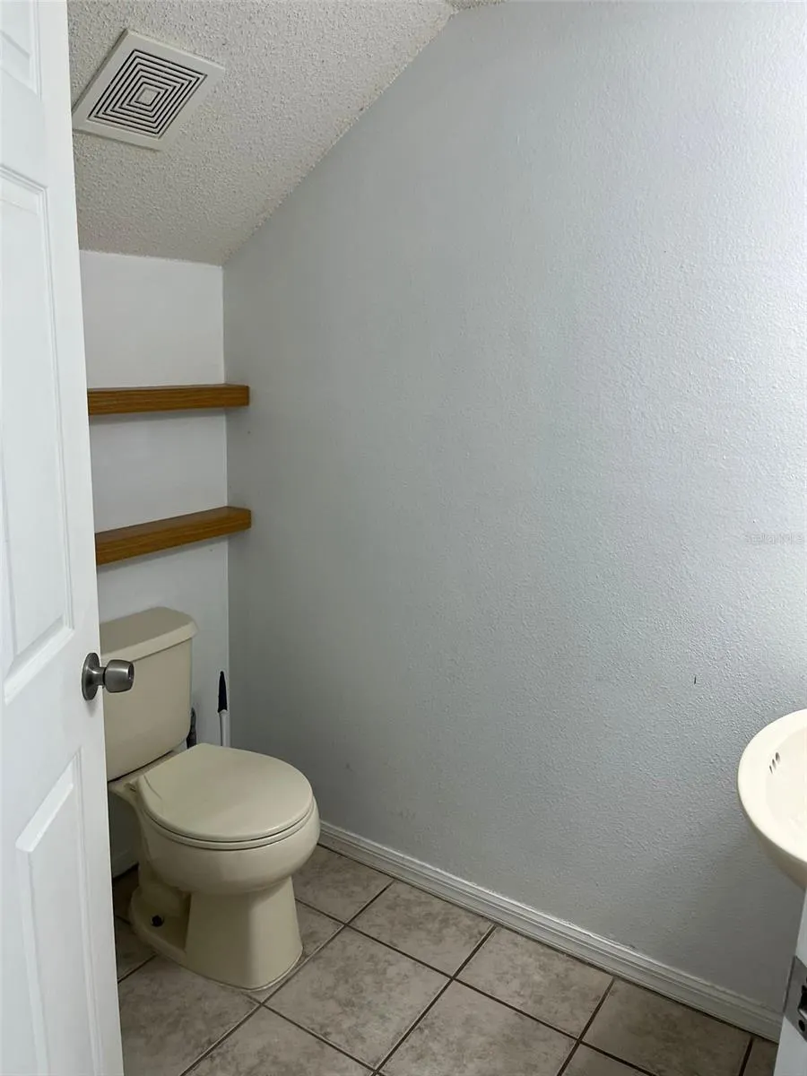 641 KENSINGTON LAKE CIR
