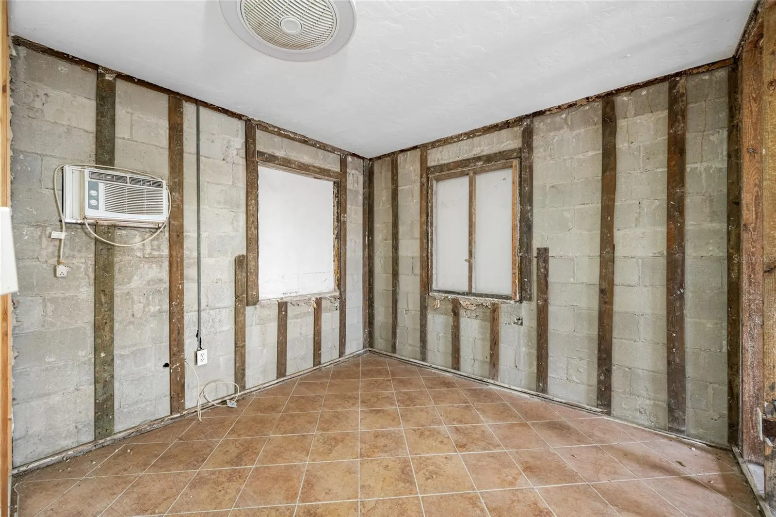 14111 W PARSLEY DR