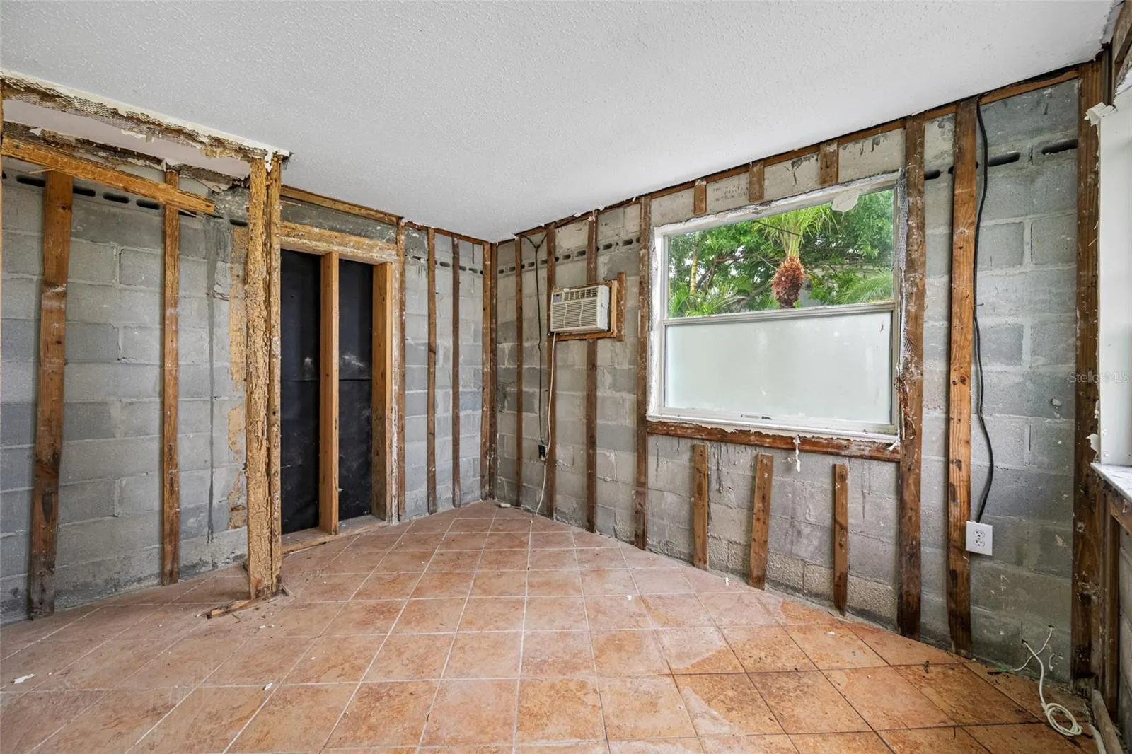 14111 W PARSLEY DR