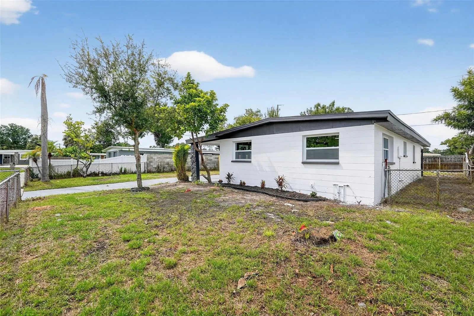 7604 LAVENDER LN