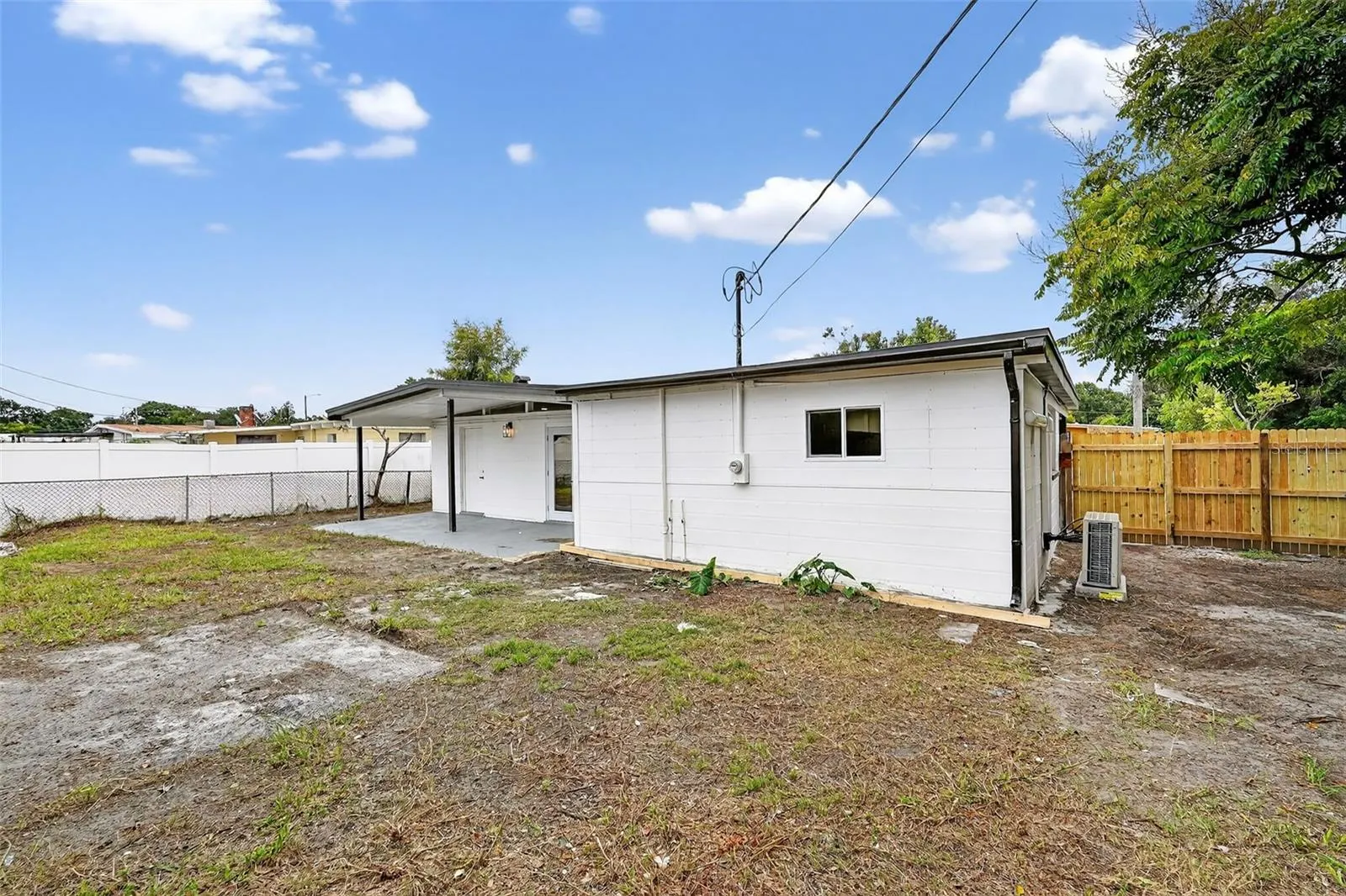 7604 LAVENDER LN