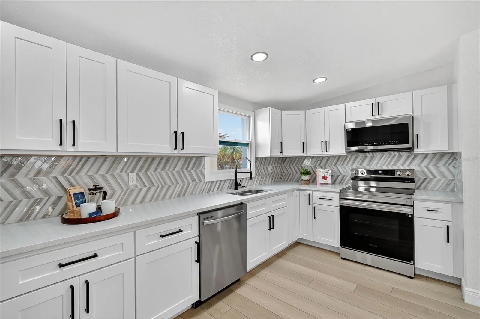 7604 LAVENDER LN